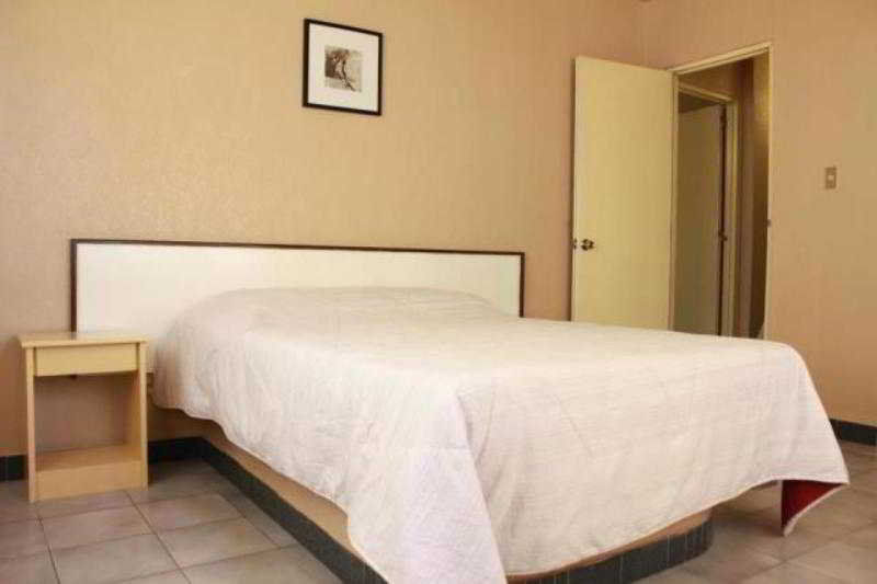 Отель Red Knight Gardens Davao Экстерьер фото