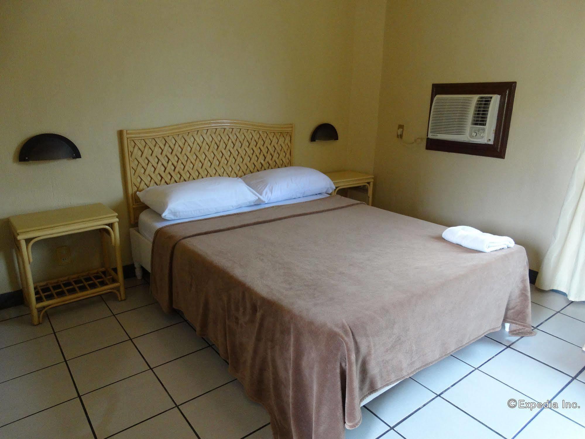 Отель Red Knight Gardens Davao Экстерьер фото